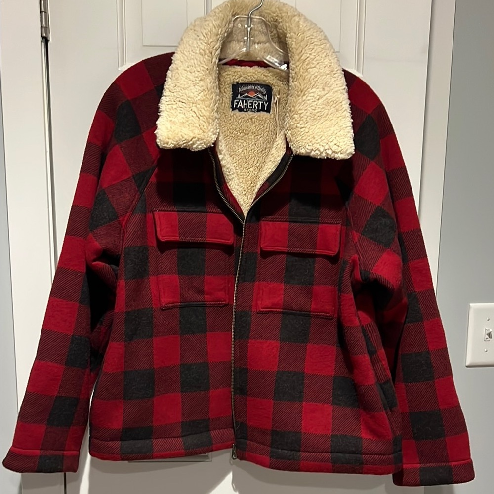 NWT- Faherty Women’s fleece Lined plaid jacket - Large
So soft and cozy!